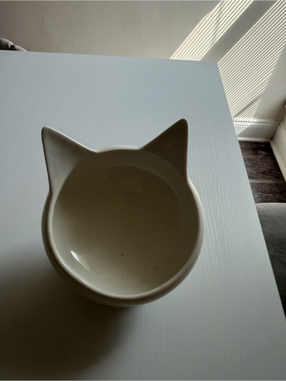 White Cat-Shaped Ceramic Bowl for Pets